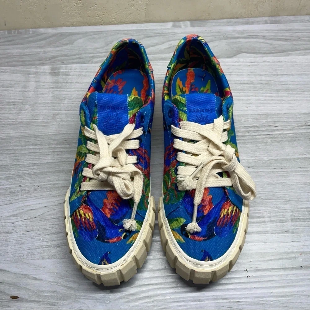 Farm Rio Tropical Bird Lace Up Chunky Sole Blue Macaw Sneakers Women’s size 8.5